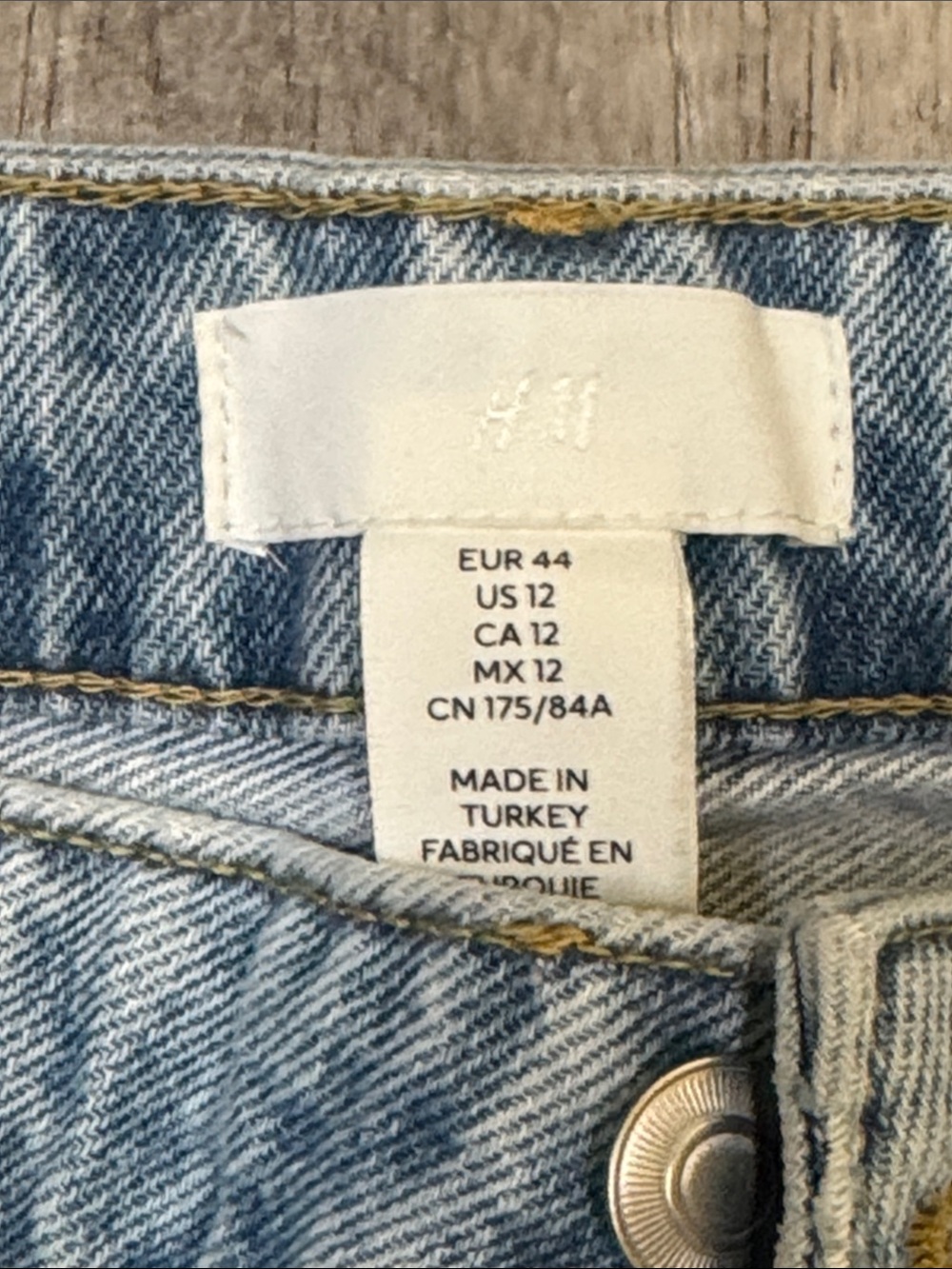 H&M Women’s Relaxed Light Blue Distressed Jeans. Size 12 - Picture 2 of 12